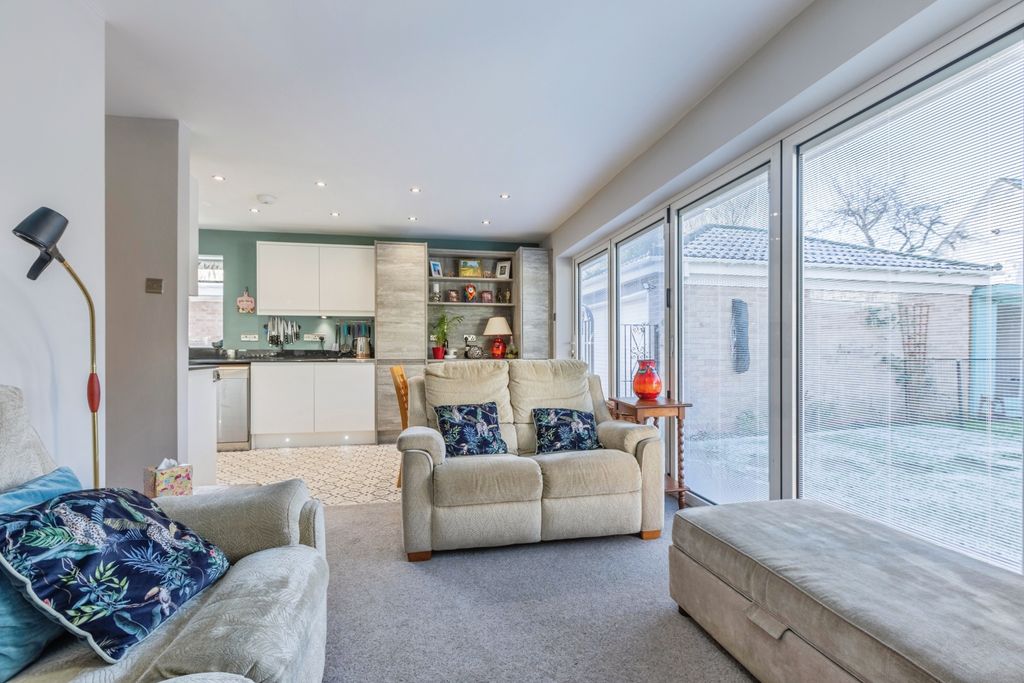 Property photo 3 of 14 Lounge / Kitchen