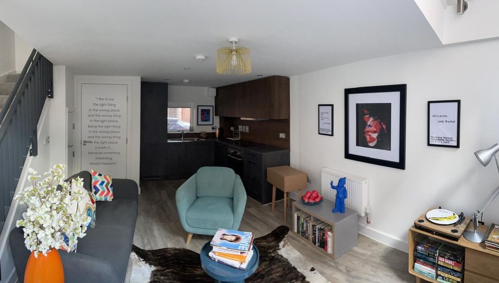 Property photo 3 of 5 Bedroom