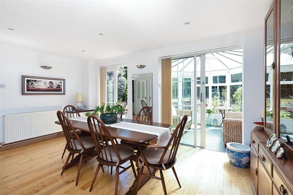 Property photo 3 of 14 Dining Area