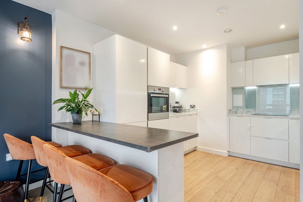 Property photo 3 of 26 1538453-13-1A168d...