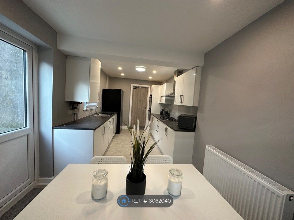 Property photo 3 of 6 Central Kitchen