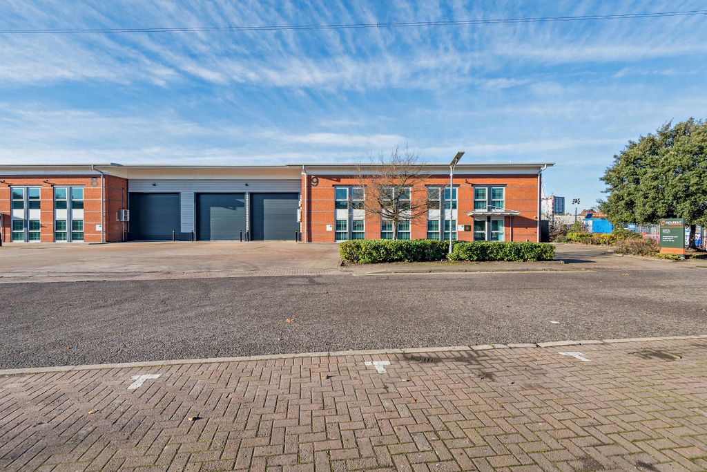 Property photo 2 of 31