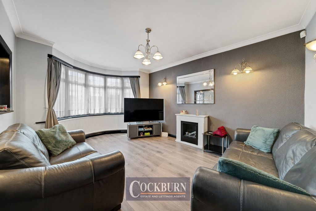 Property photo 2 of 25