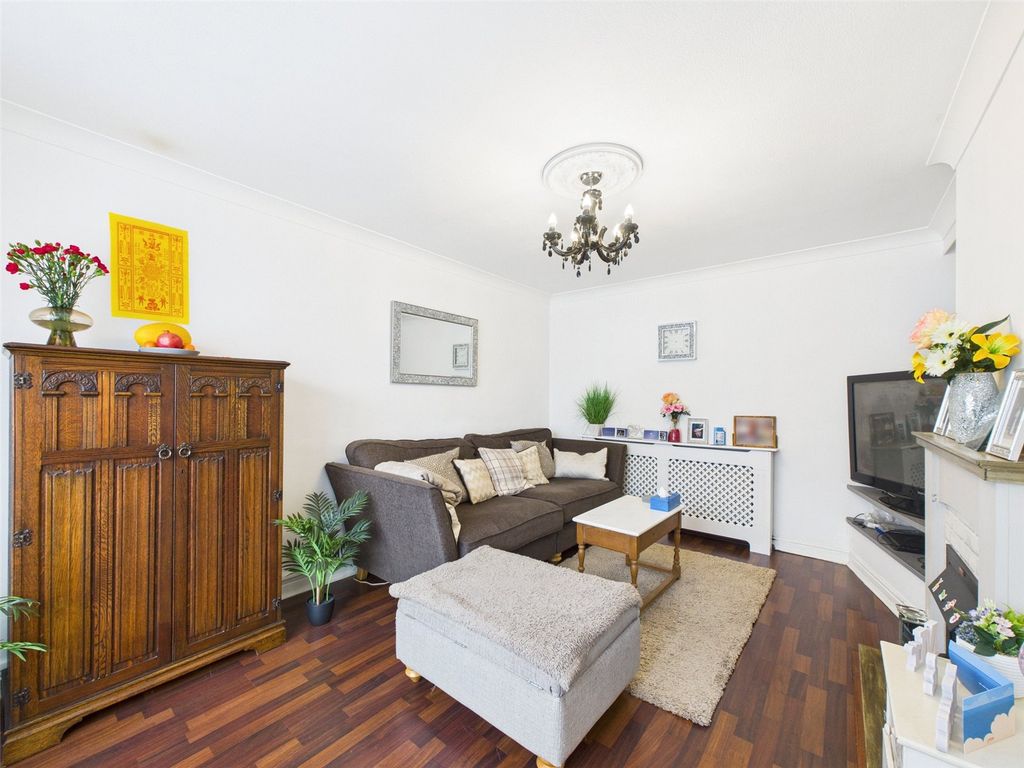 Property photo 2 of 17 Picture No. 01