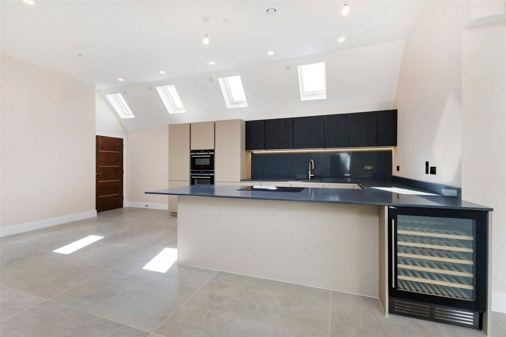 Property photo 3 of 11 The Penthouse