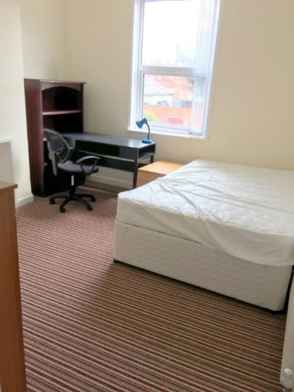 Property photo 1 of 8 Floor Back Bedroom