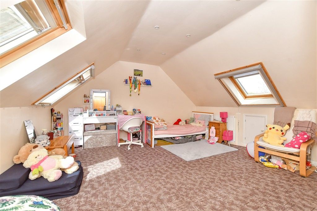 Property photo 3 of 9 Loft Room