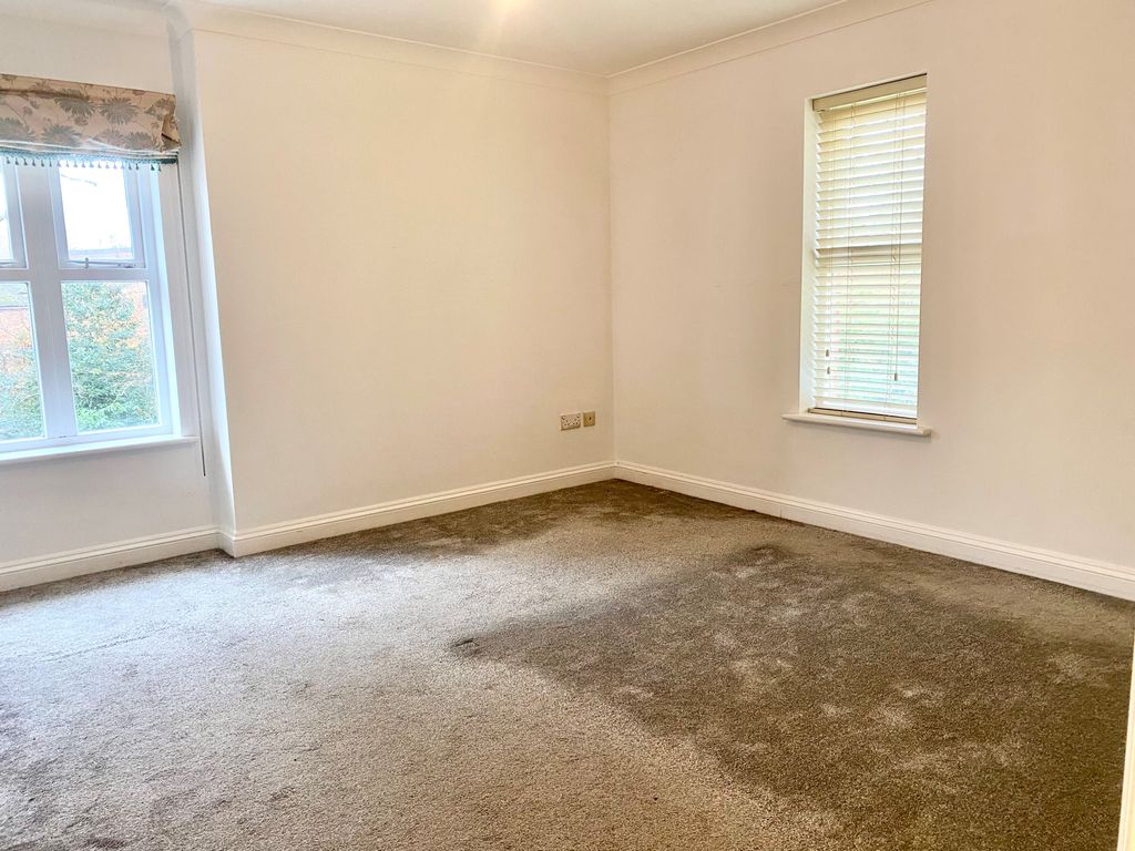 Property photo 3 of 8 Bedroom 1