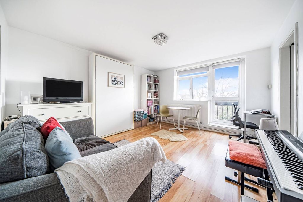 Property photo 1 of 8