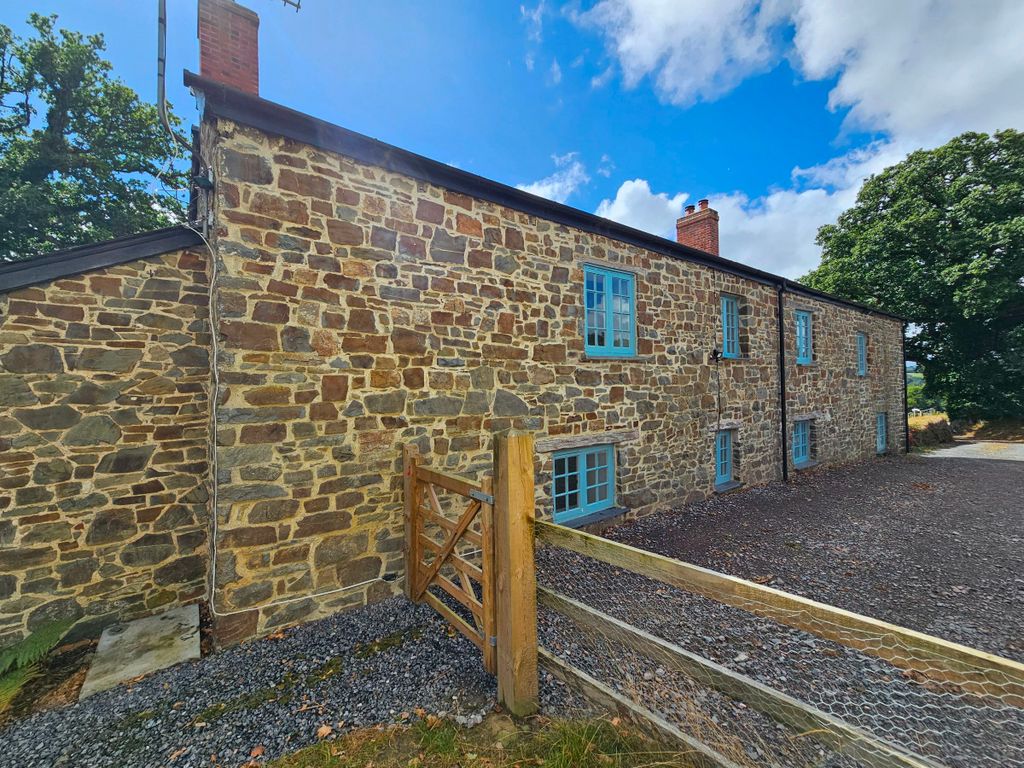 Property photo 2 of 43