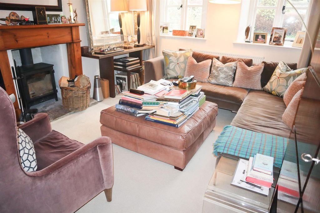 Property photo 3 of 15 Sitting Room