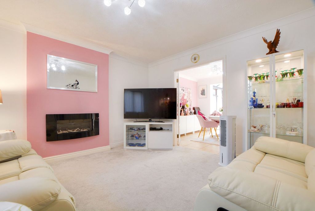 Property photo 2 of 19