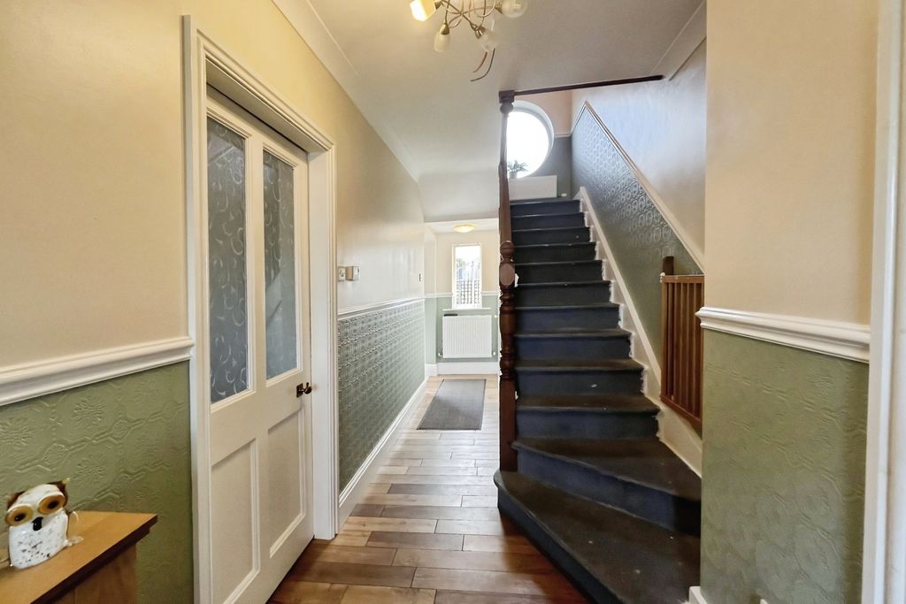 Property photo 2 of 21 Hallway