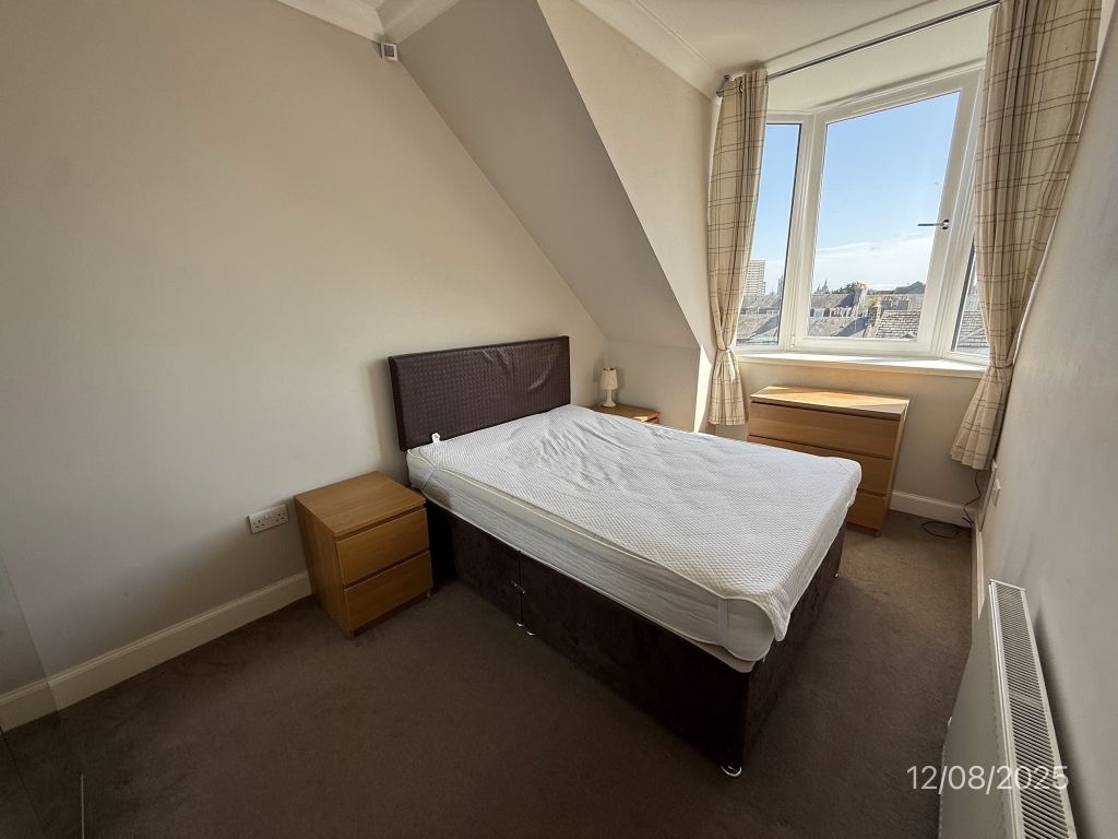 Property photo 3 of 9 Bedroom