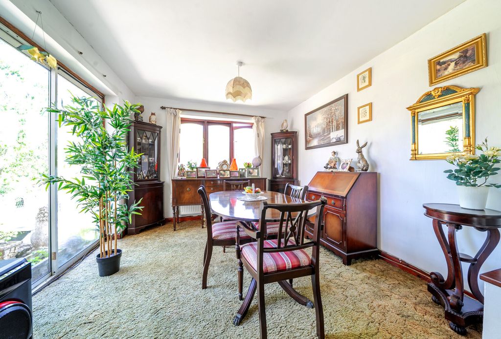 Property photo 2 of 17 1329612-4-6883824...