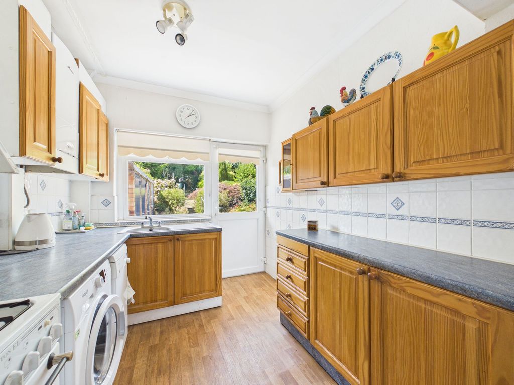 Property photo 3 of 18 Kitchen