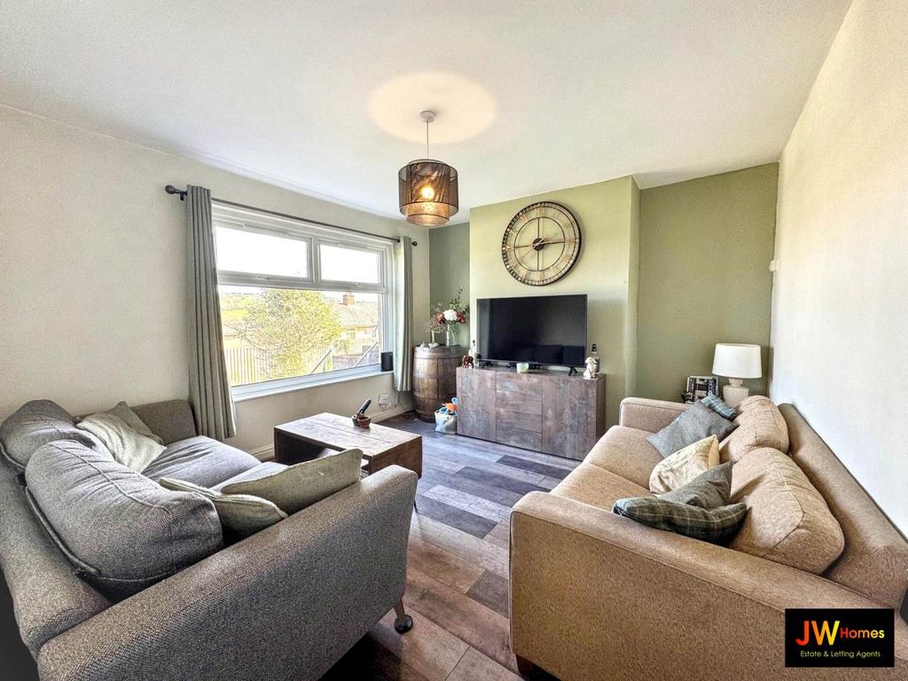 Property photo 2 of 14 Living Room (24)