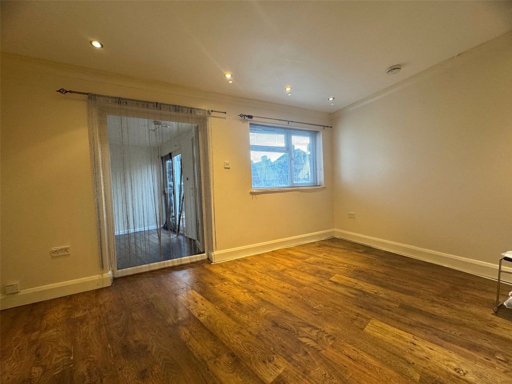 Property photo 3 of 5 Picture No. 02