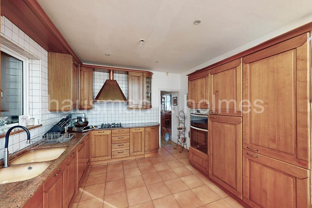 Property photo 1 of 28 W18.Jpg