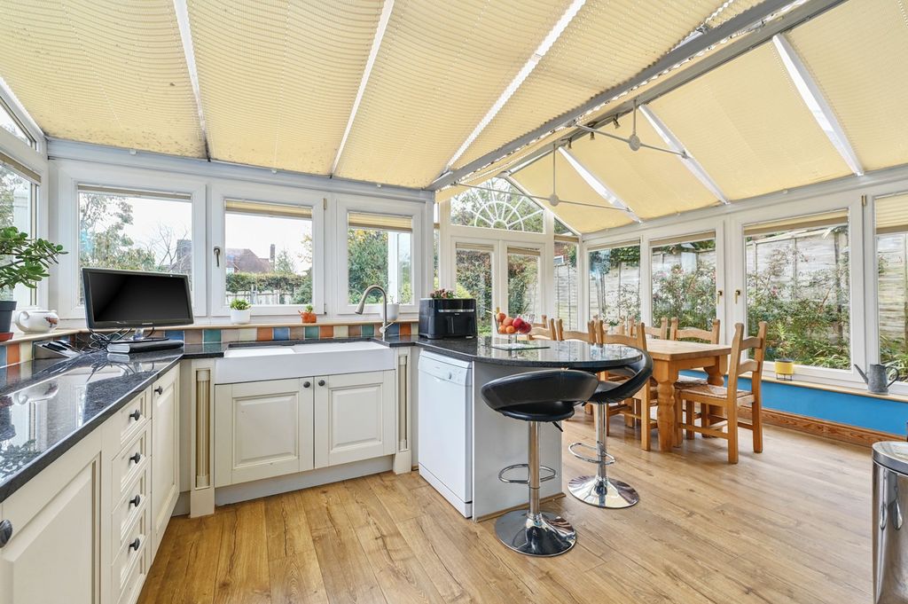 Property photo 3 of 25