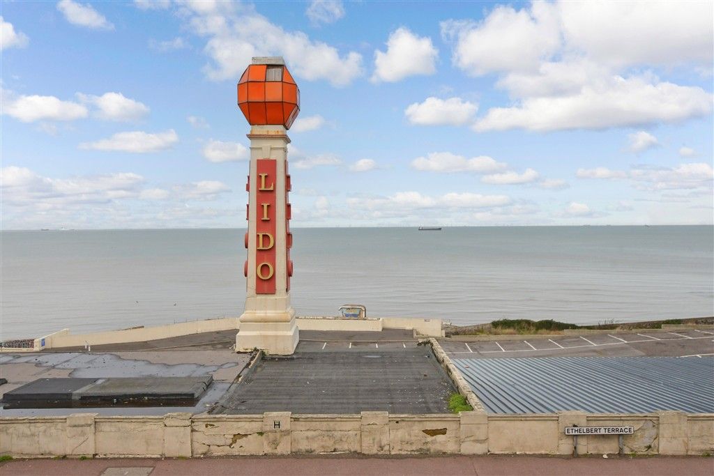 Property photo 2 of 16 Surrounding Area