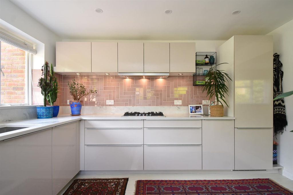 Property photo 3 of 24 Kitchen