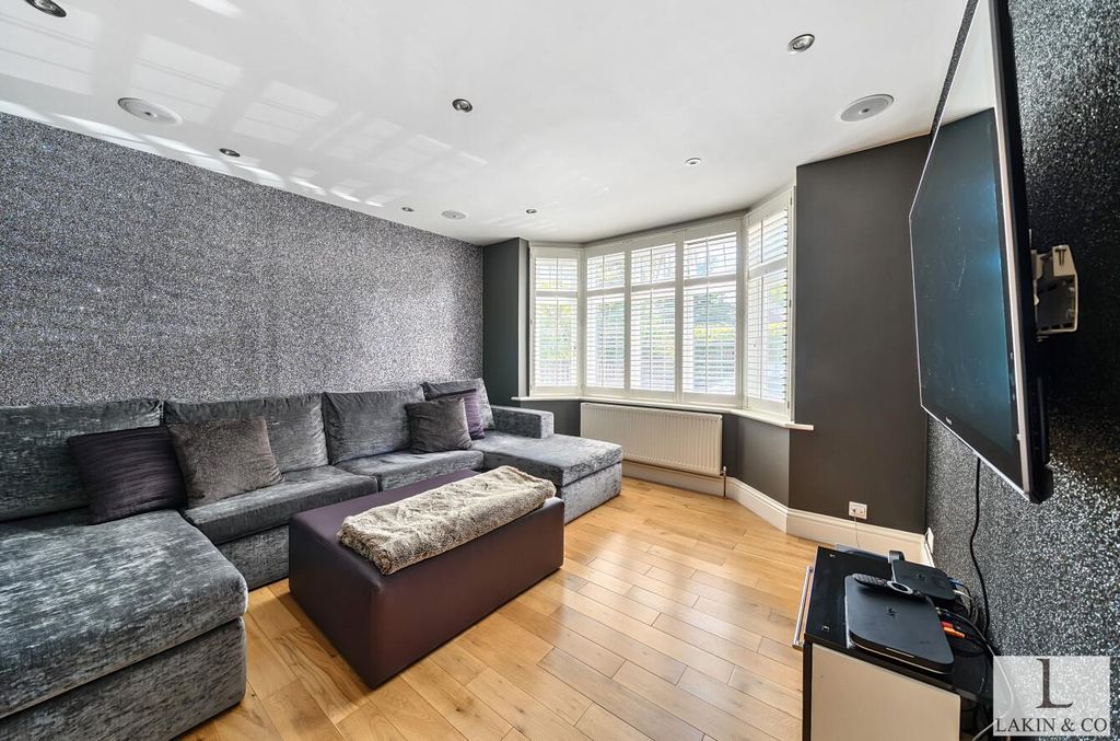 Property photo 2 of 17