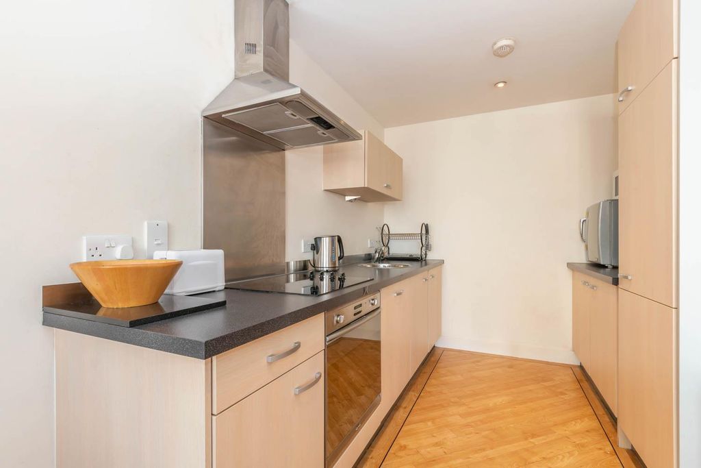Property photo 3 of 11 Kitchen