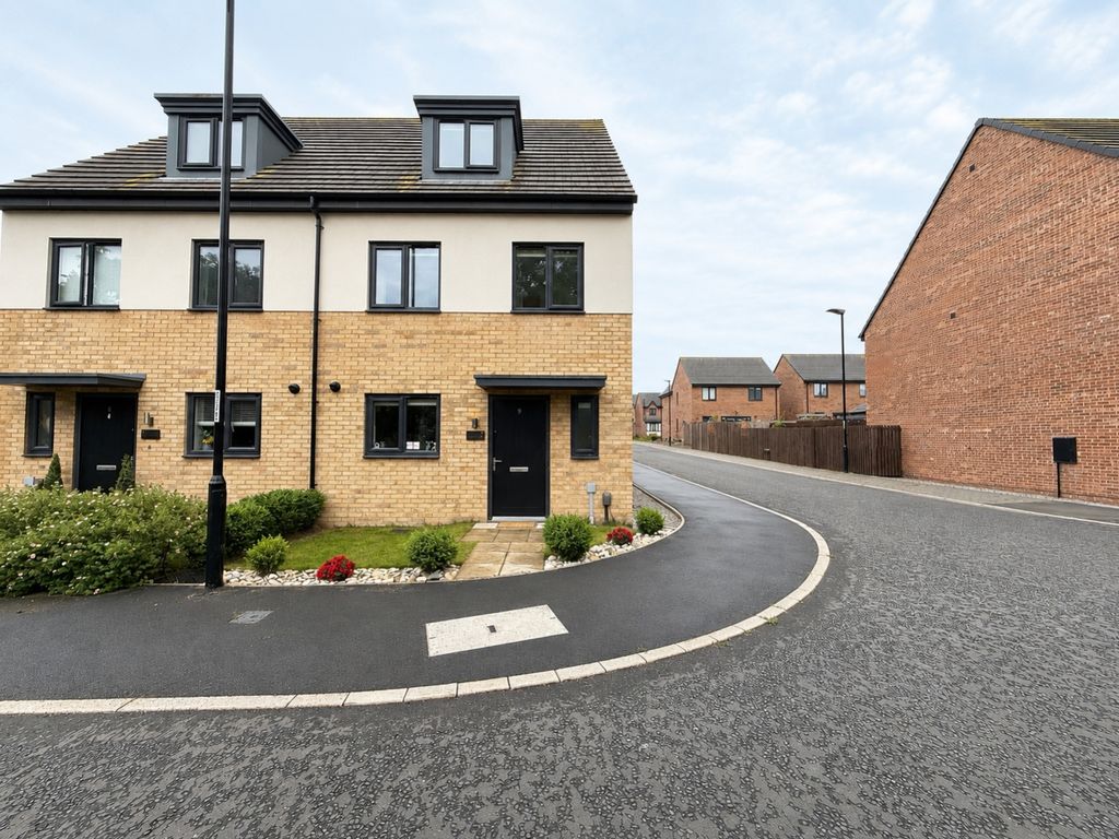Property photo 1 of 37 683B72E5-8B11-439A-A9Eb-B46Db3Ff3Cad