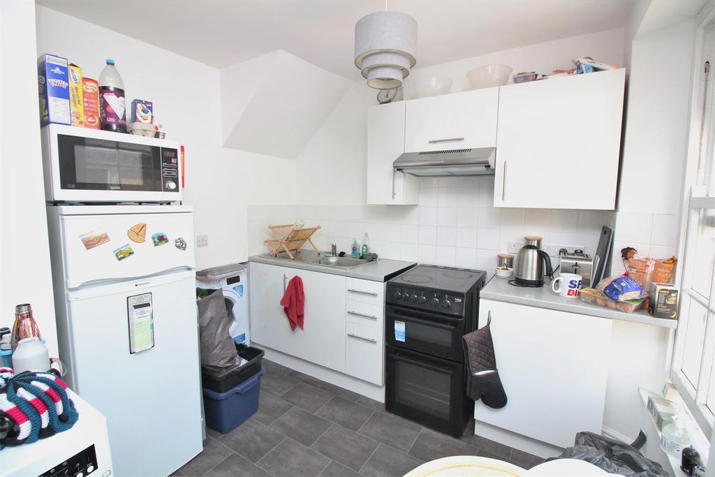 Property photo 2 of 5 Kitchen