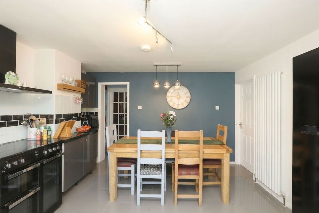 Property photo 3 of 21