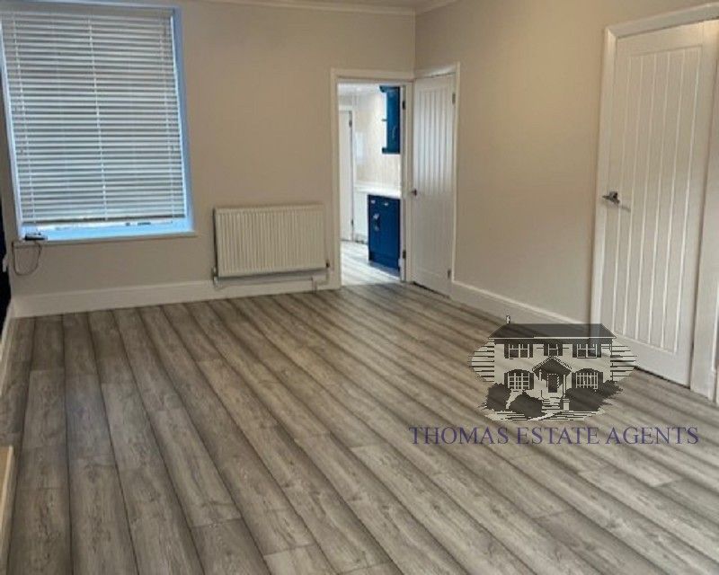 Property photo 3 of 12 Lounge