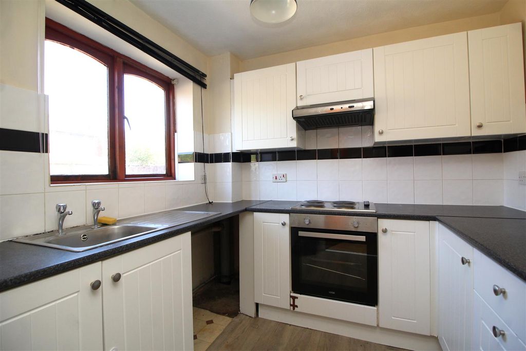 Property photo 2 of 8 Kitchen.Jpg