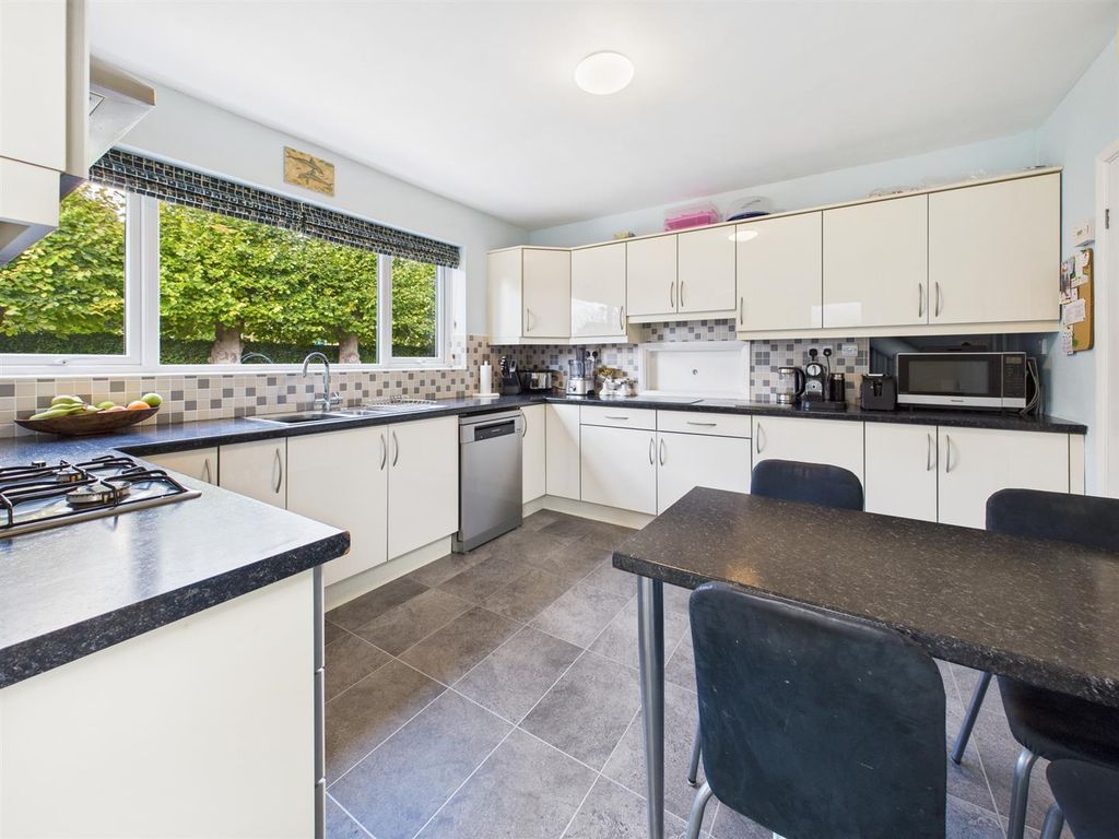 Property photo 3 of 28