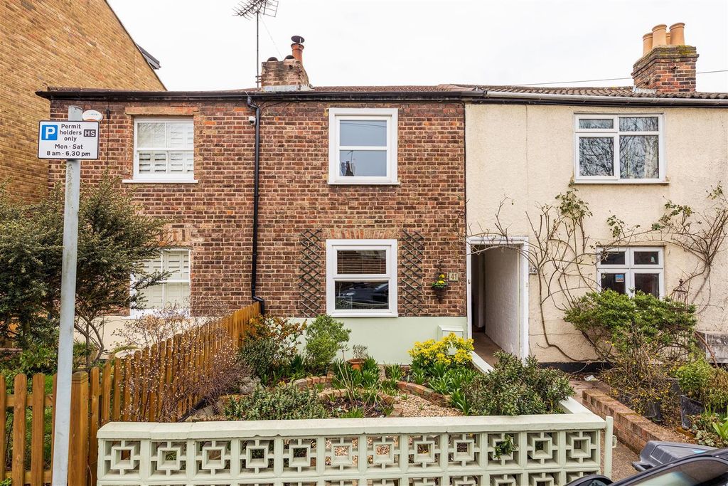 Property photo 1 of 26 Aubrey Road E17
