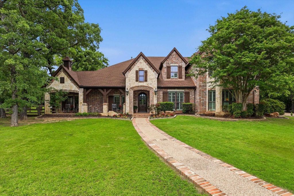Property photo 1 of 27
