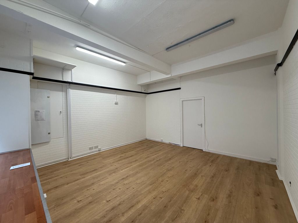 Property photo 3 of 7 Photo 6