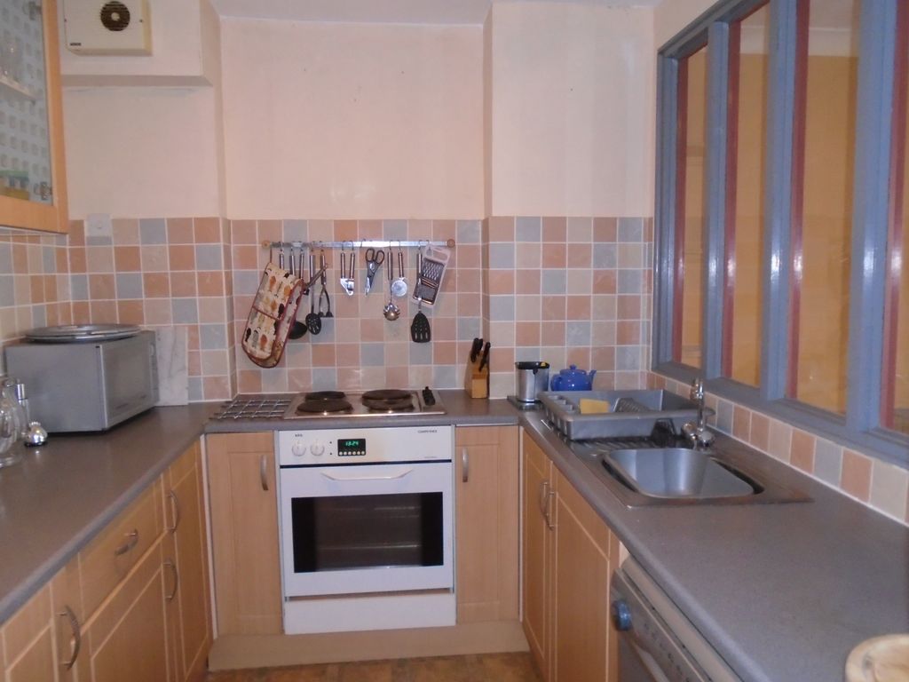 Property photo 2 of 7 Kitchen