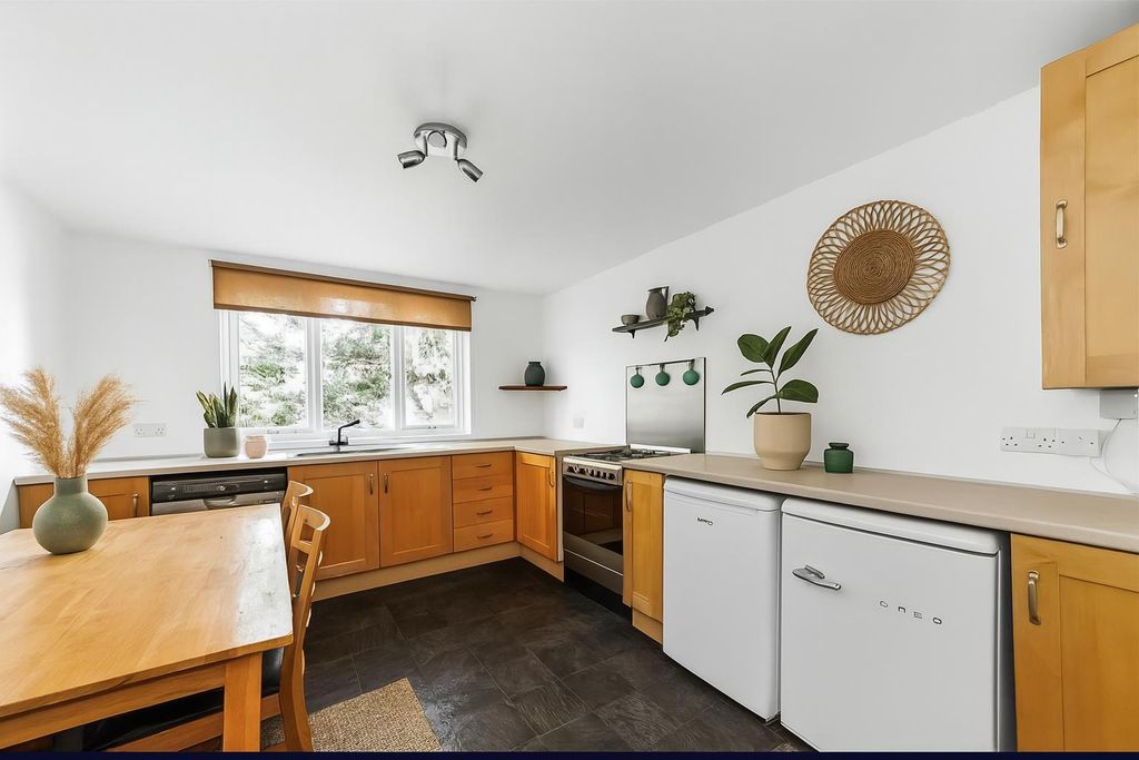 Property photo 3 of 11 Kitchen