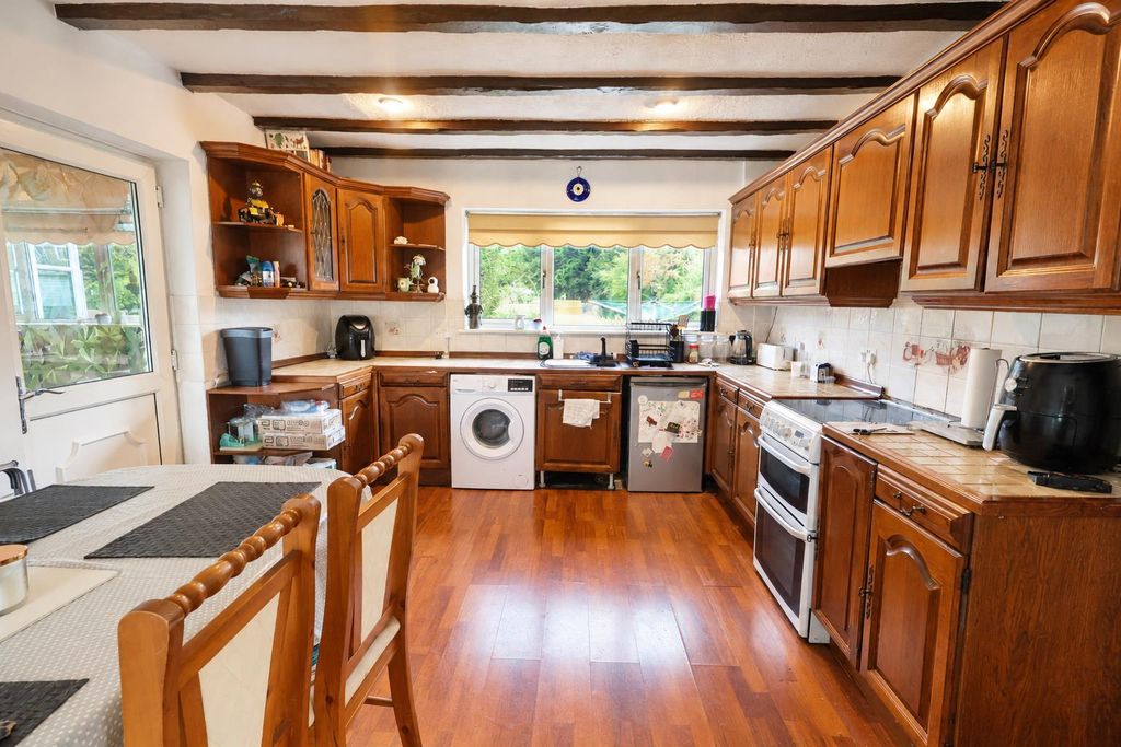 Property photo 3 of 20 Kitchen Dining Hall