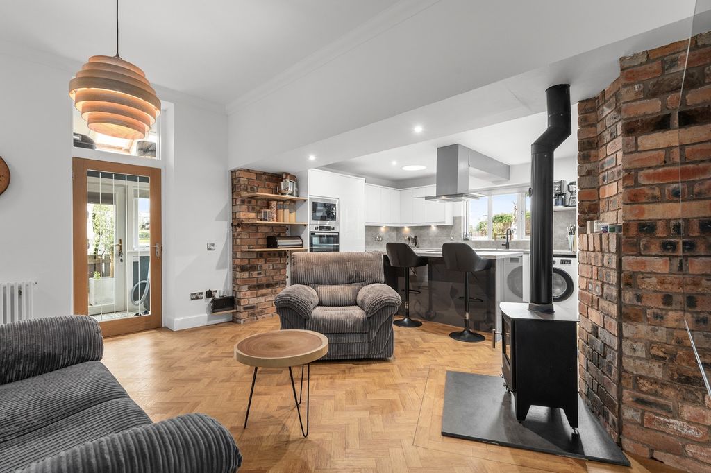 Property photo 2 of 29 5250785