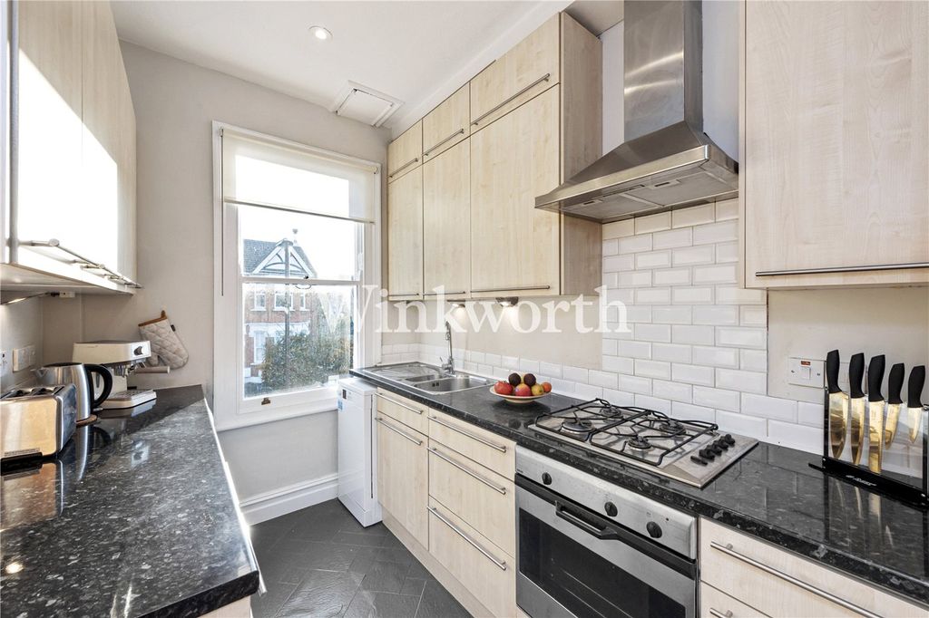 Property photo 3 of 14 Picture No. 06
