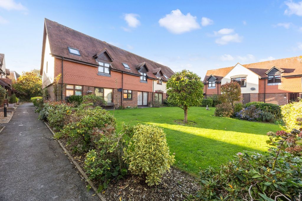 Property photo 2 of 20 Communal Gardens