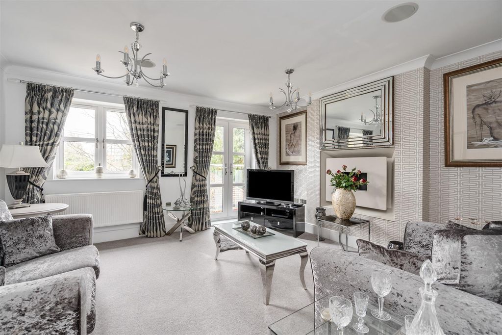 Property photo 1 of 17 2 Mill Hollow_7.Jpg