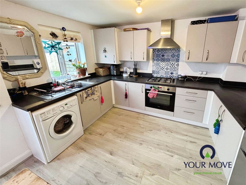 Property photo 3 of 14 Kitchen