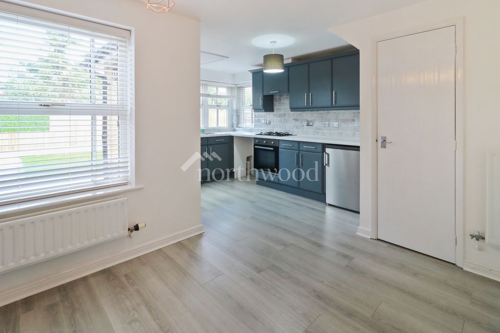 Property photo 3 of 26