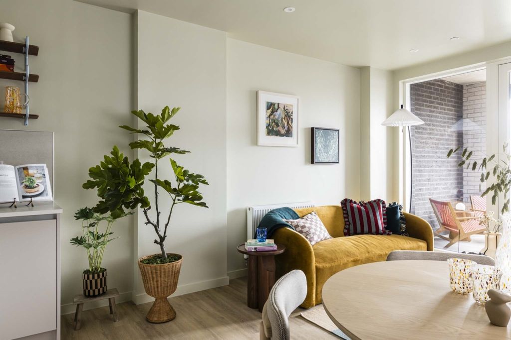 Property photo 3 of 14 2 Bed Clayton Rd-...