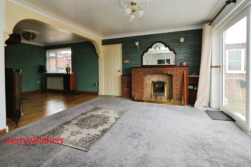 Property photo 2 of 13 Lounge