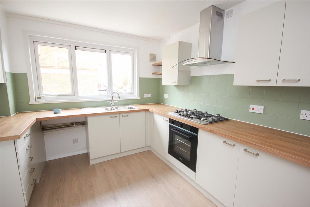 Property photo 3 of 13 Kitchen 2.Jpg