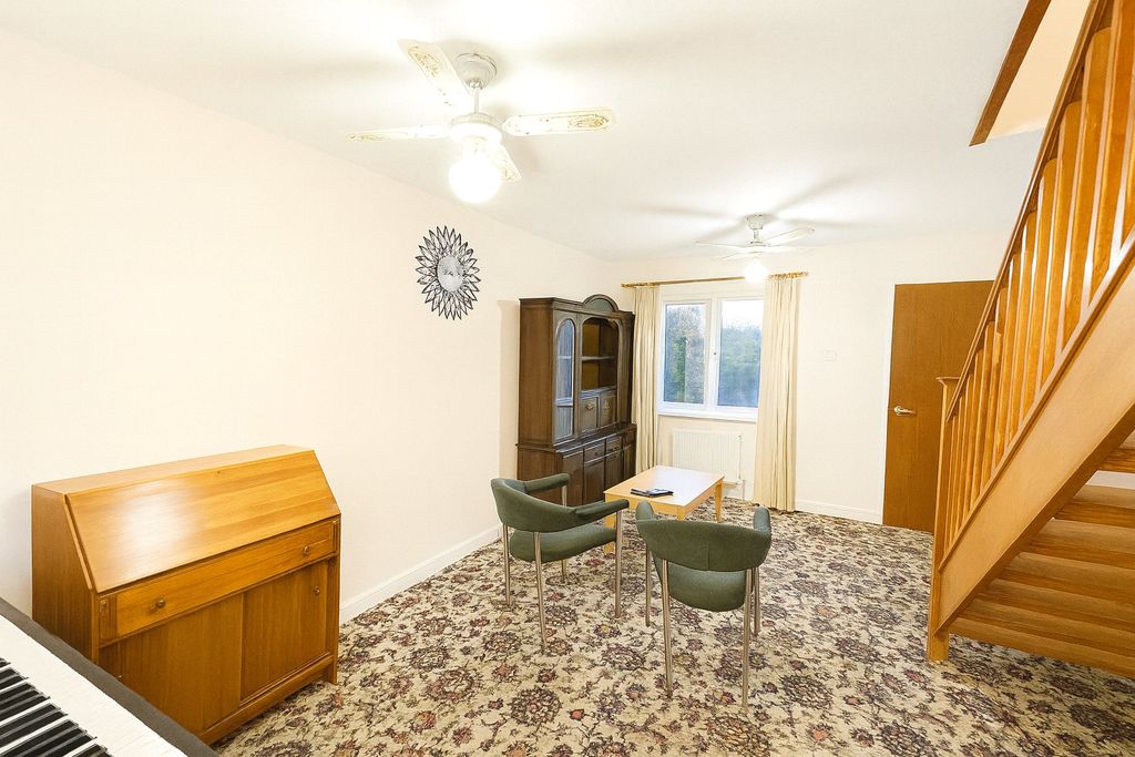 Property photo 3 of 9 Lounge Reverse